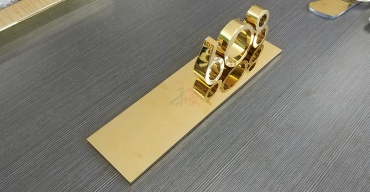 不銹鋼電鍍金色桌號(hào)牌制作案例一4