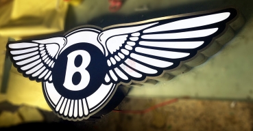品牌車LOGO不銹鋼拉空燈箱制作案例三