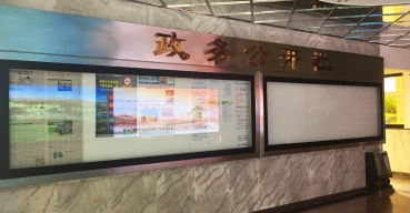 室內(nèi)掛壁式政務(wù)公開(kāi)欄定做案例一