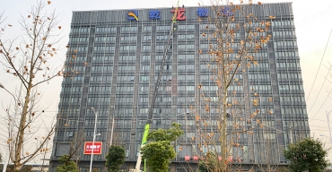 華南城乾龍物流樓體不銹鋼發(fā)光大字定制案例4