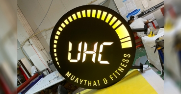 門店懸掛式廣告燈箱案例之一