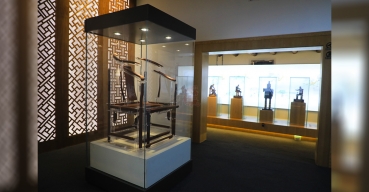 展廳透明亞克力展示柜定制案例一